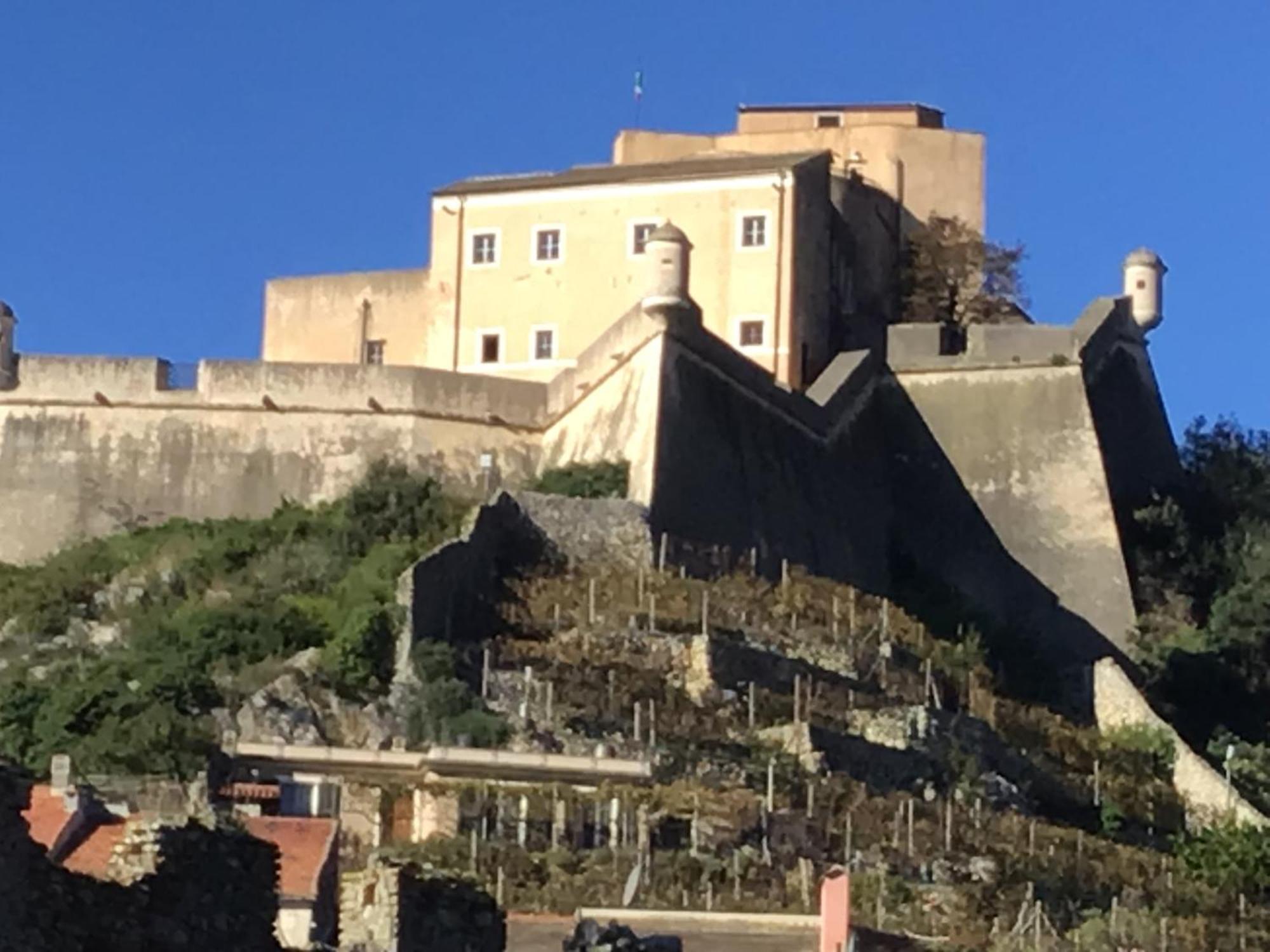 Casa Luigia Rooms Mtb In Finalborgo Bike Room Tour Ebike Trekking Finale Ligure Eksteriør bilde