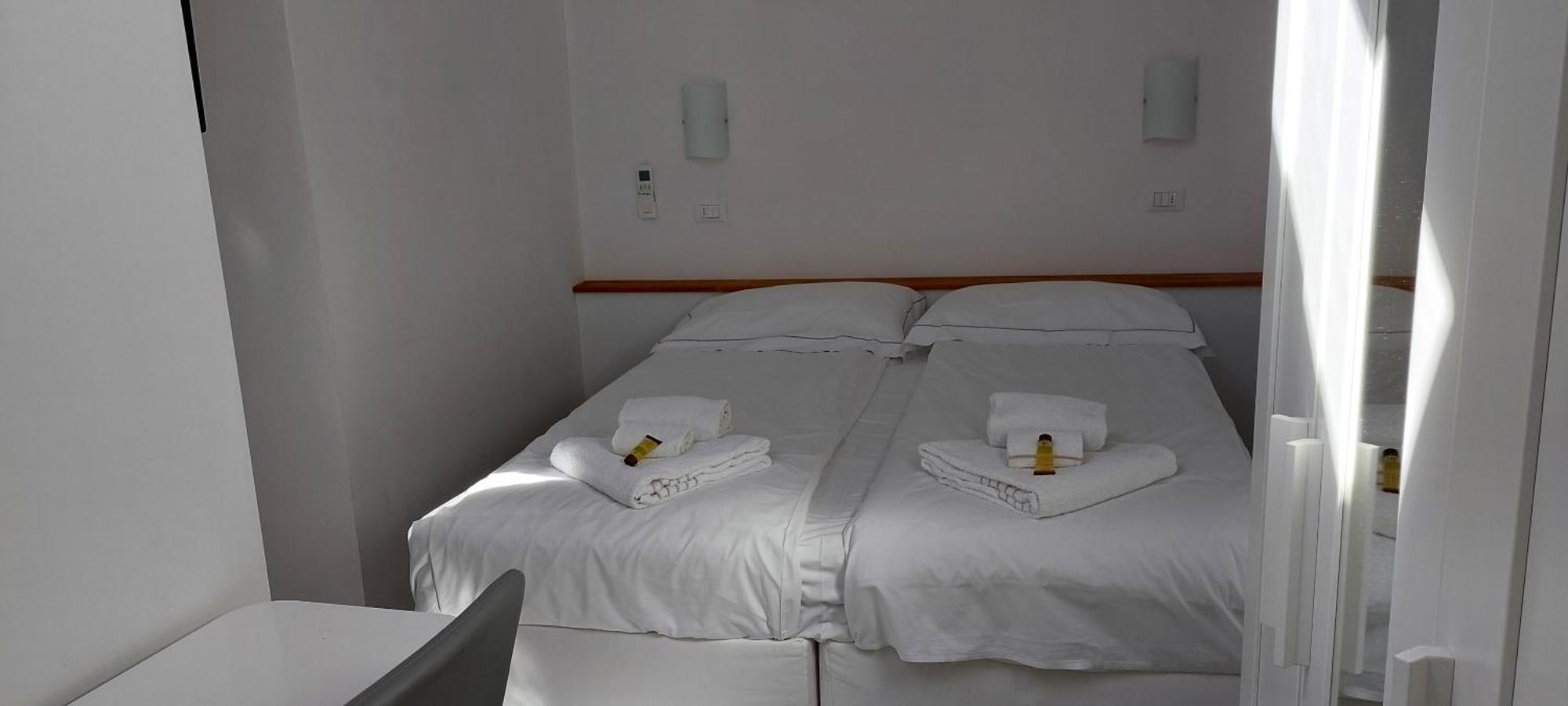 Casa Luigia Rooms Mtb In Finalborgo Bike Room Tour Ebike Trekking Finale Ligure Eksteriør bilde